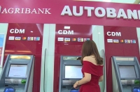 Ngân hàng đòi tăng phí trong lúc khách liên tục mất tiền từ thẻ ATM