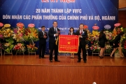 Ông Trần Văn Hiếu- Thứ trưởng trao tặng Cờ Chính phủ cho VVFC